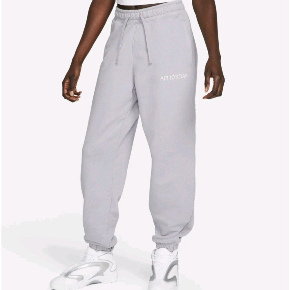 Nike Air Jordan Women’s Heavyweight White Sweatpants Small Waist 28" Inseam 29"